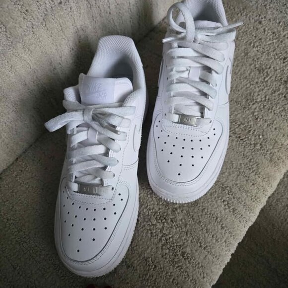 Womens All White Airforce 1's 07 Sneaker - Picture 4 of 7